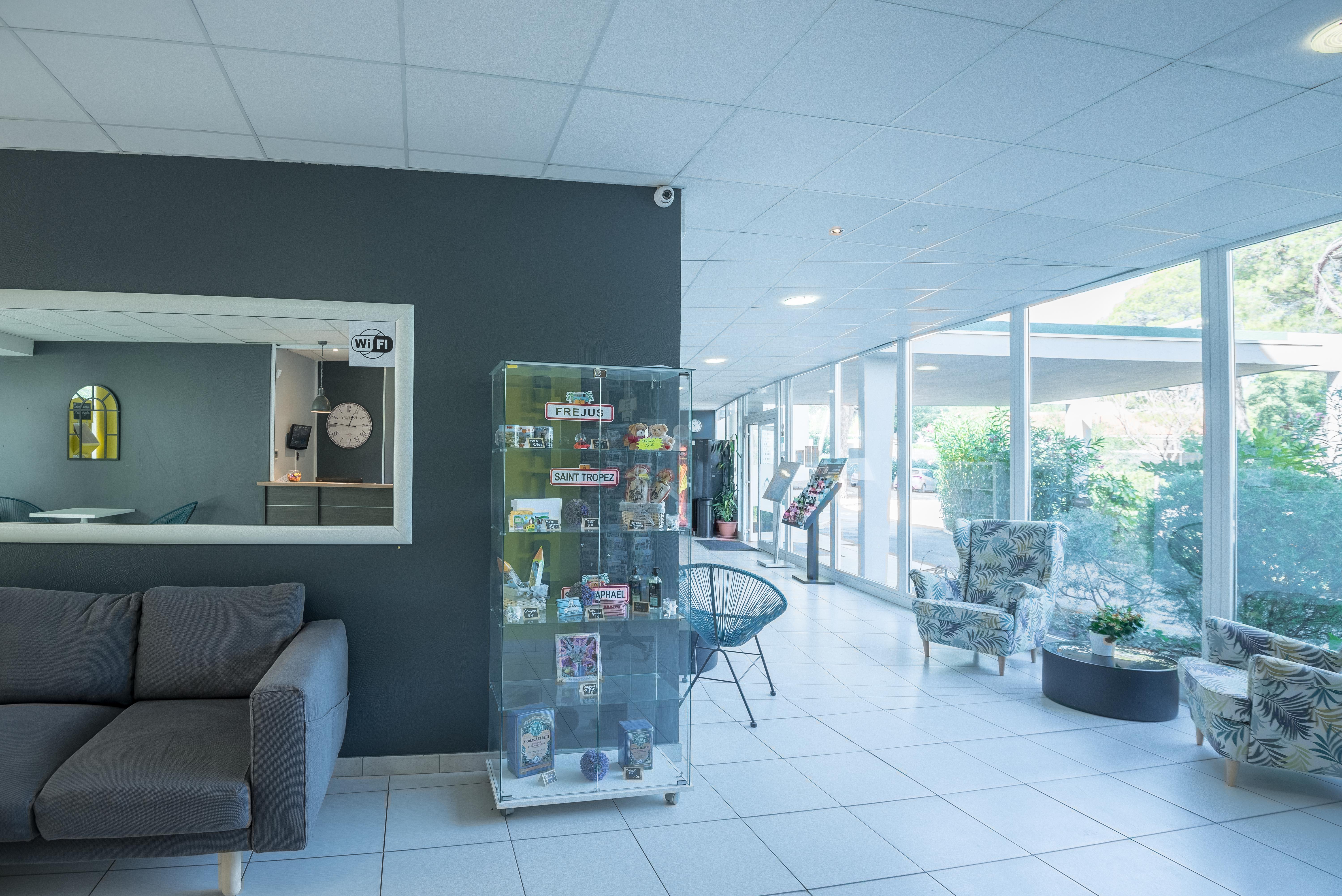 Comfort Aparthotel Frejus La Tour De Mare Екстериор снимка
